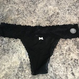 Aerie Black Lace thong NWT  large